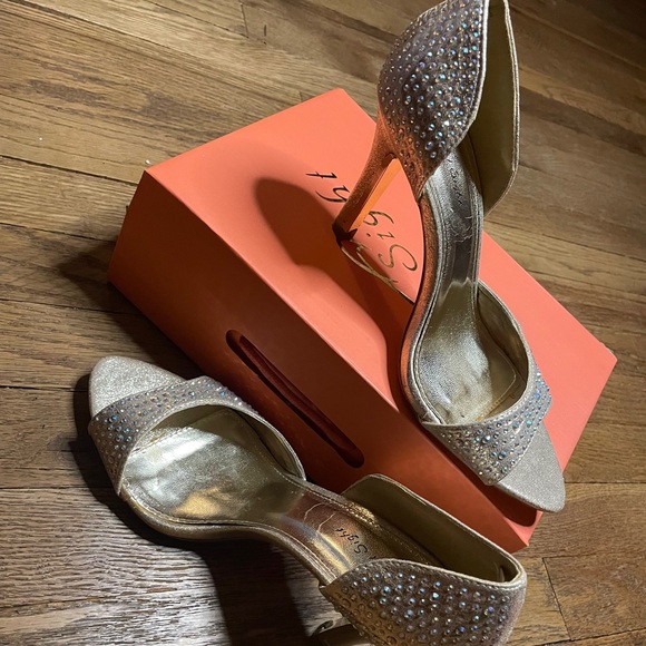 Sparkly champagne colored peeptoes - Picture 3 of 3